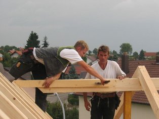 Arbeit an der vorderen Gaube.