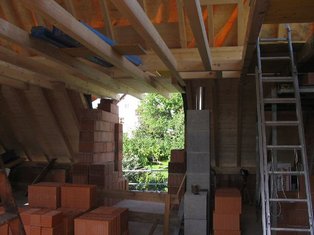 Der Kamin wächst.